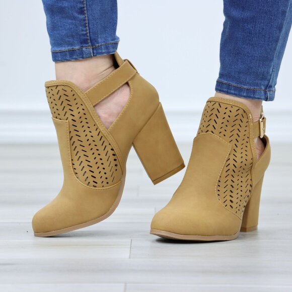Tan Faux Nubuck Round Toe Block Heeled Ankle Boots Lacer Cut Design - Picture 11 of 12
